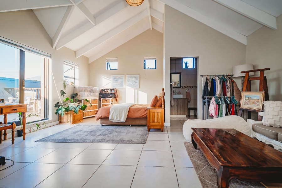 4 Bedroom Property for Sale in Kraaibosch Manor Western Cape